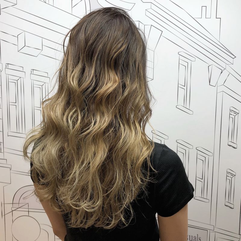外国人風 イエローベージュ グラデーション ヘアカタログ 美容室 外国人風 イエローベージュ グラデーション ヘアカタログ 美容室