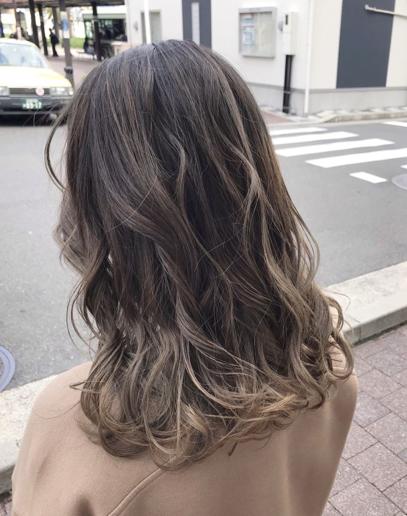 グレージュグラデーションカラー ヘアカタログ 美容室 Nyny 桂店 松岡