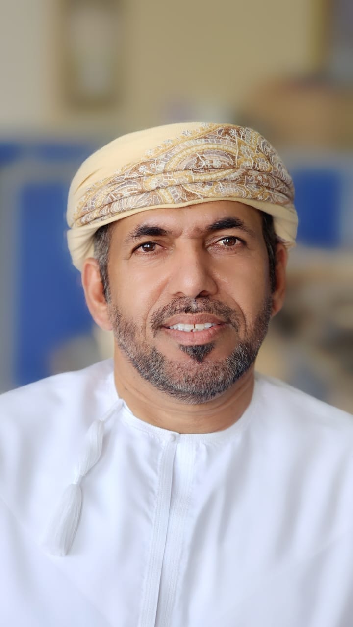 نحو حداثة بصرية متجذّرة في الهوية

قراءة في التجربة الإبداعية للفنان العماني فيصل جلال
