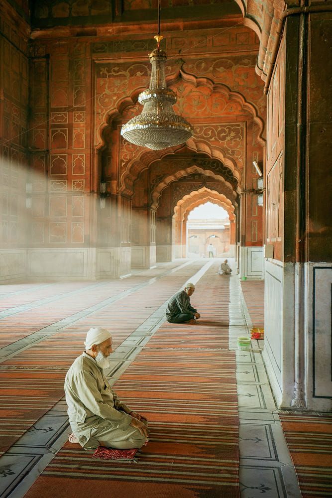 إِذَا كَانَ المَصِيرُ مَكْتُوبًا، فَأَيْنَ الِاخْتِيَارُ؟ 
الإرادتان الإلهيَّتان وحقيقة الاختيار ومسؤوليَّة المكلَّفين