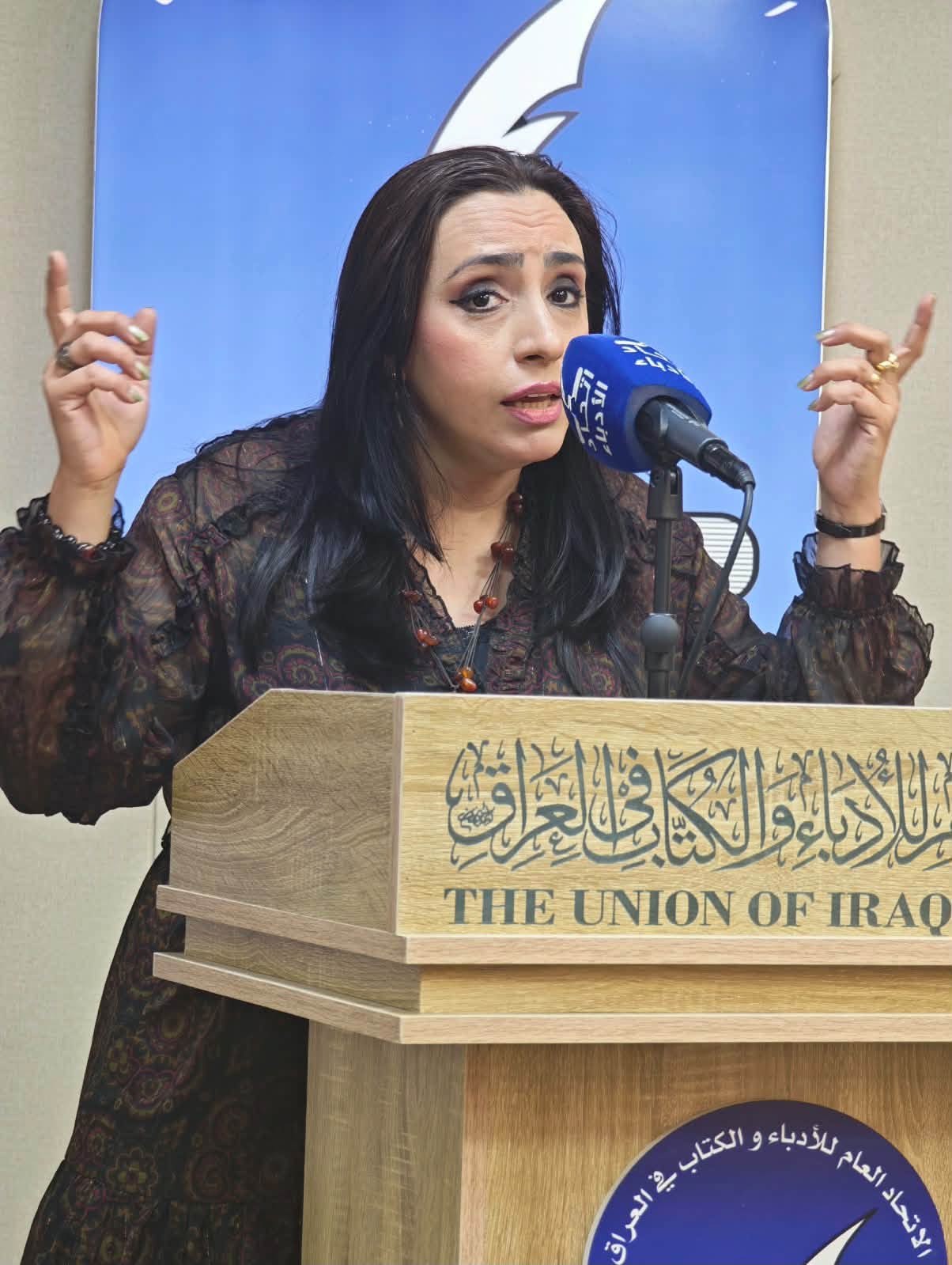 بين رخام التمثال وخرير النهر: 

قراءة نقدية في «أنشودة الحجر» للشاعرة علياء المالكي