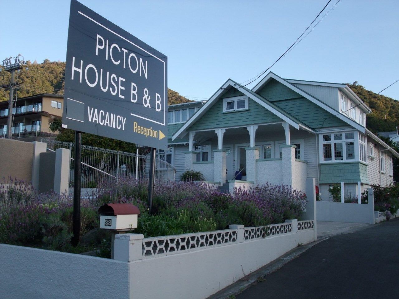 Picton House B&B & Motels