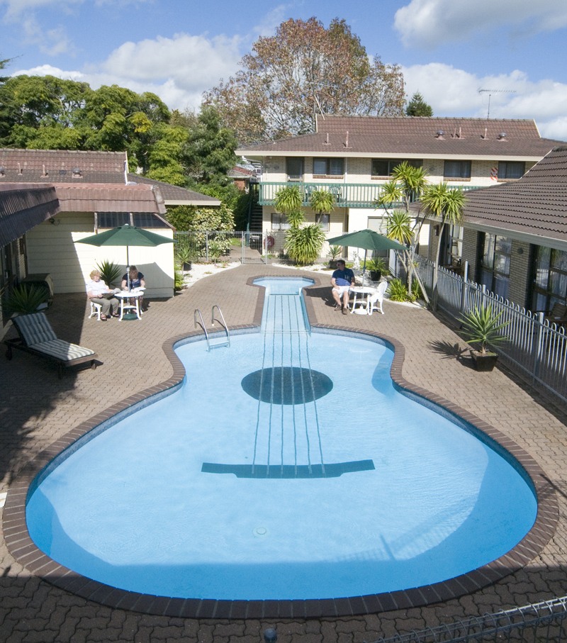 Dukes Midway Lodge