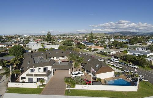 Bay Palm Motel