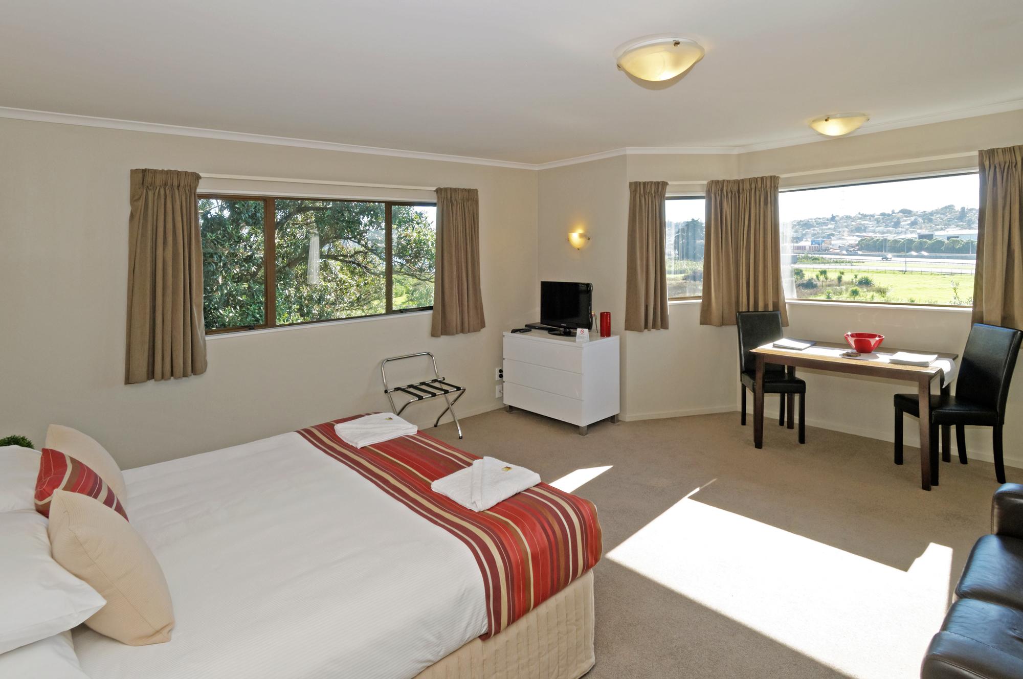 Airport Harbour View Motel