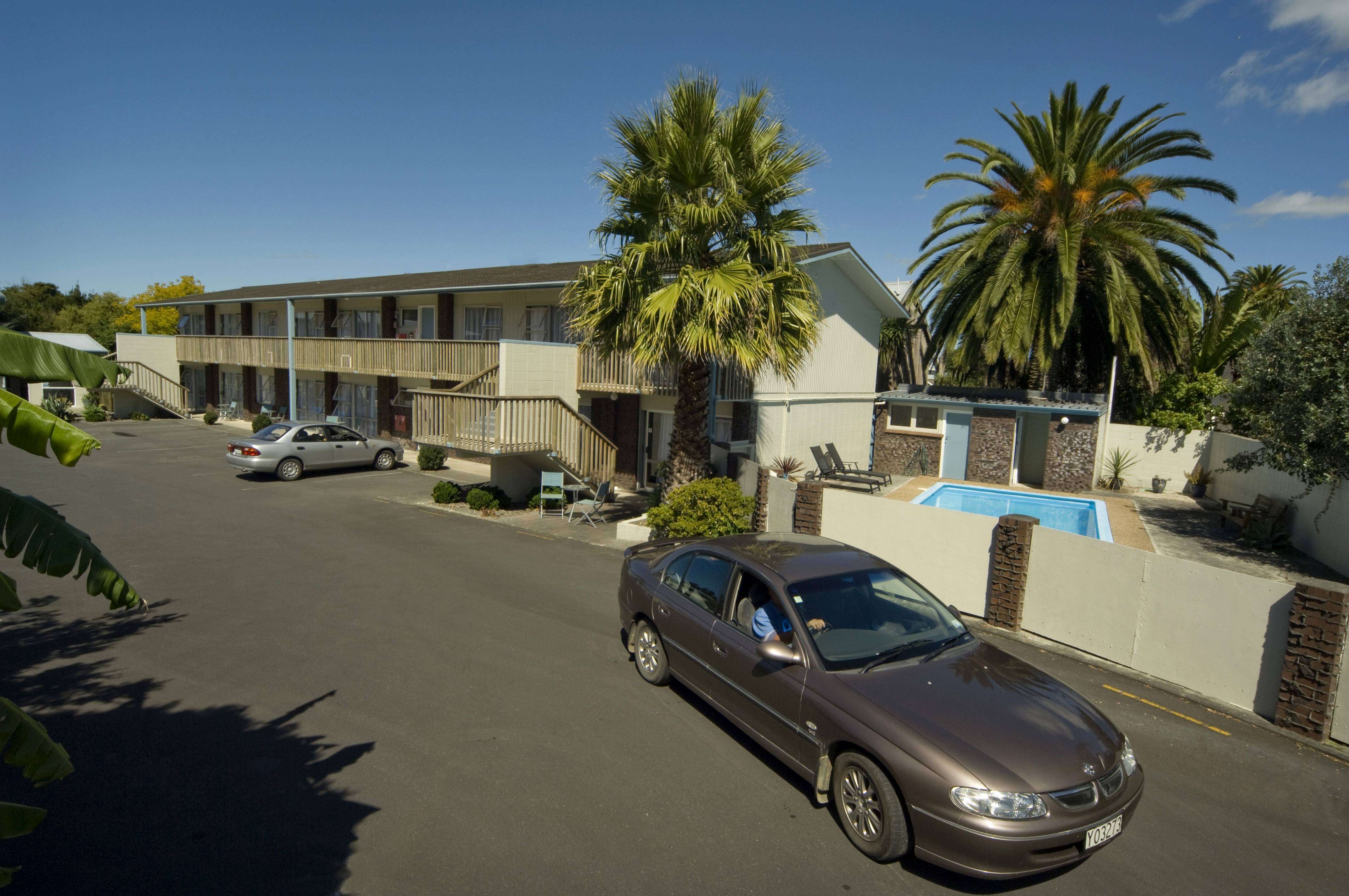 Aaron Court Motel