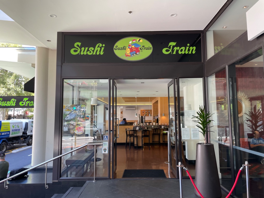 ホールスタッフ募集中 回転寿司Sushi Train Viaduct