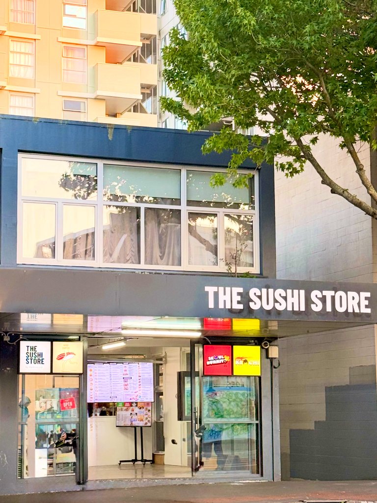 **The Sushi Store – シェフ募集(ホットフード担当)**