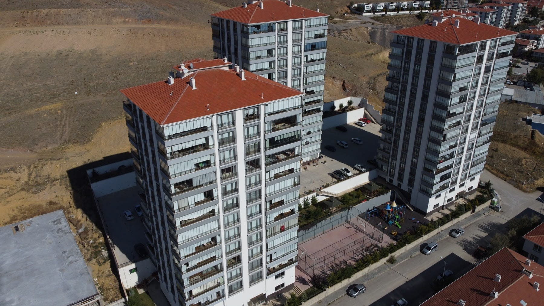 Değirmencioğlu Towers yerleşkesi — havadan geniş görünüm