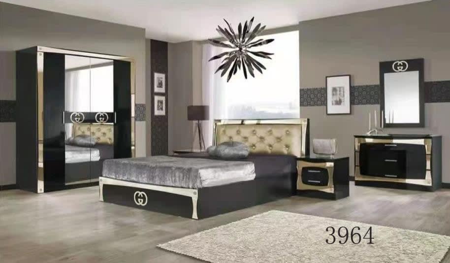 Ensemble chambre noir et doré – lit, armoire miroir, commode, table de chevet