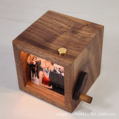 Couple with Music DIY Luminous Wooden Mechanical Hand-Cranked Animated Page-Turning Book Photo Album Photo Machine Wooden Box