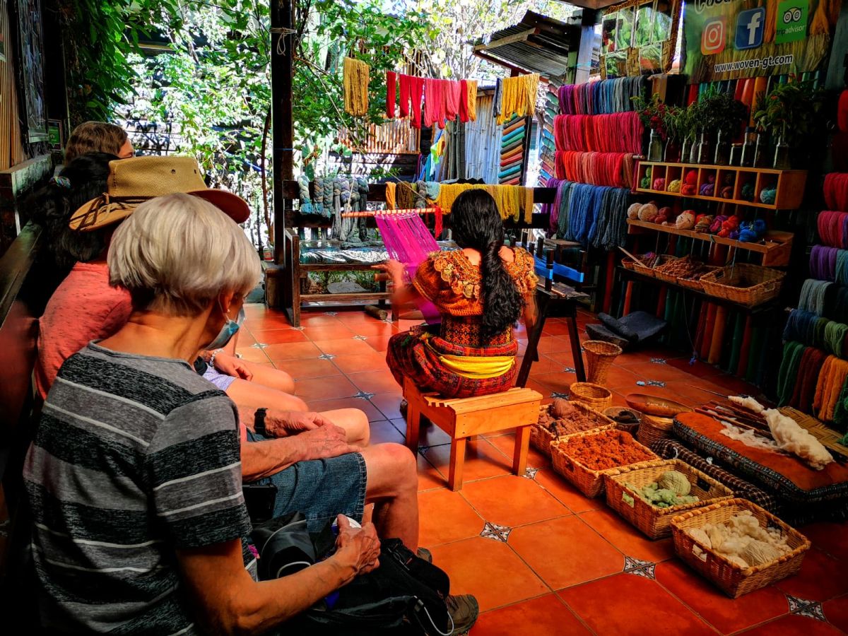 Kayak, Tzununa hike & San Juan Village tour