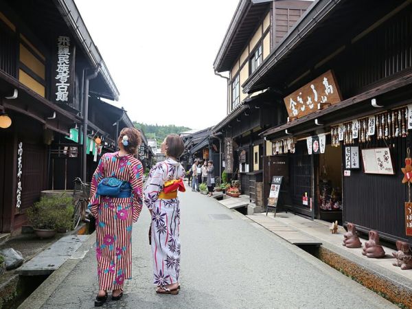 Takayama Half Day Walking Tour