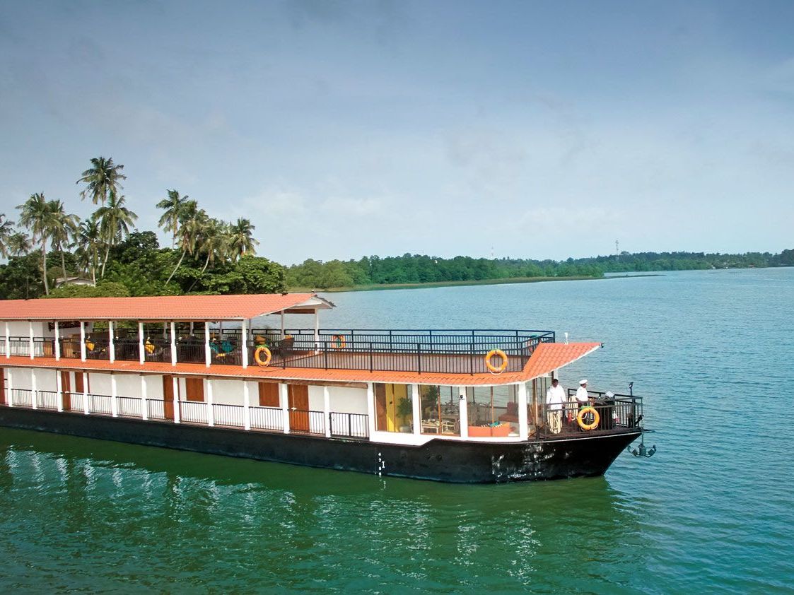 Amber Collection Houseboat