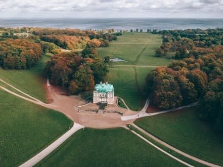 Hike with private guide through Dyrehaven