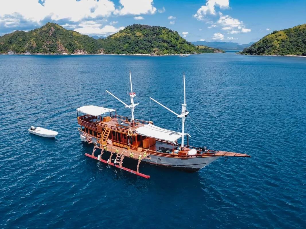 Jofiel Komodo Phinisi Schooner