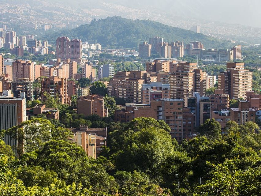 Full Day Visit to Medellin Botanical Gardens, Botero Sculpture Park,  and Comuna 13