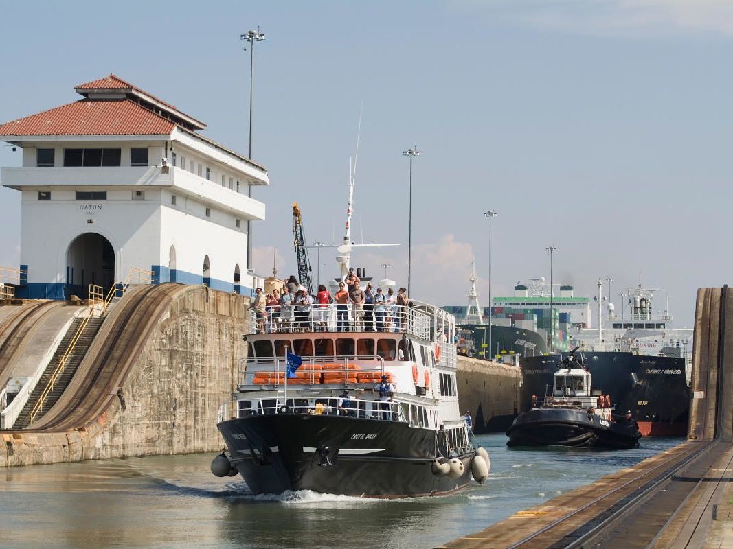 Transfer via Aguas Clara Visitor Centre to the Fishing Village of Portobelo