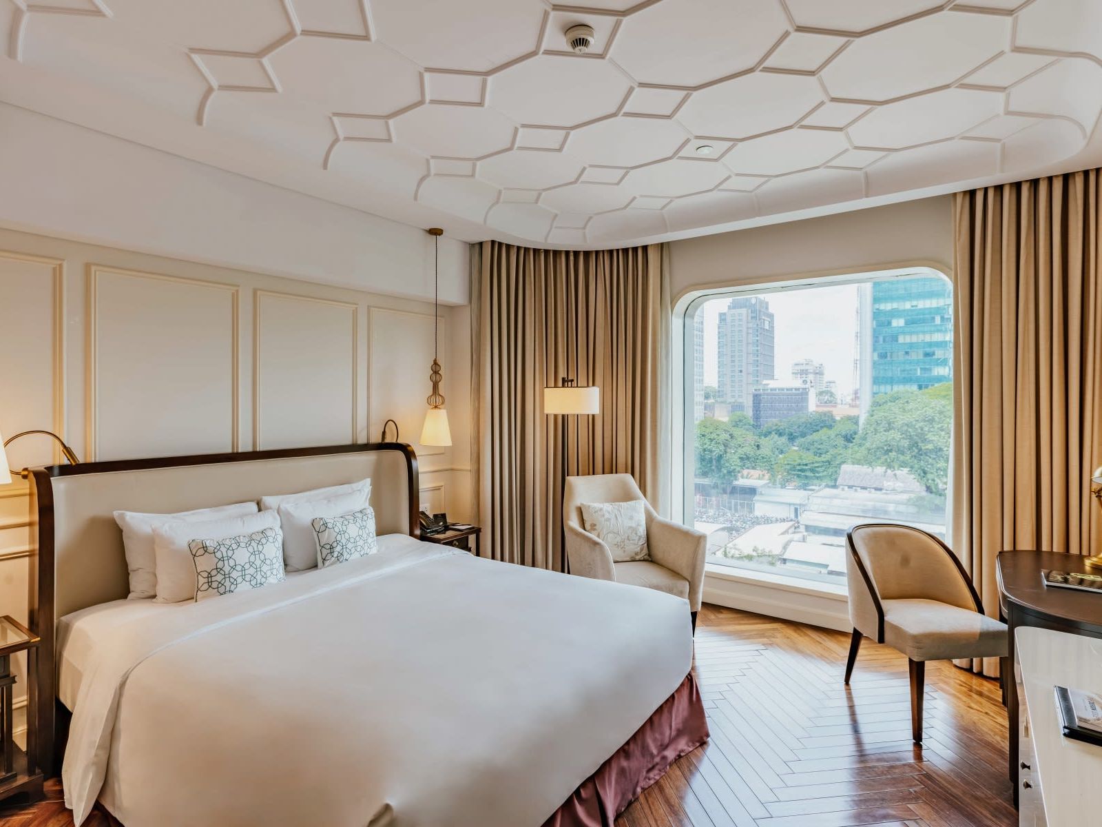 Hotel des Arts Saigon (Or Similar)