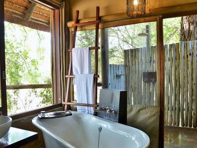 Rhino Post Safari Lodge