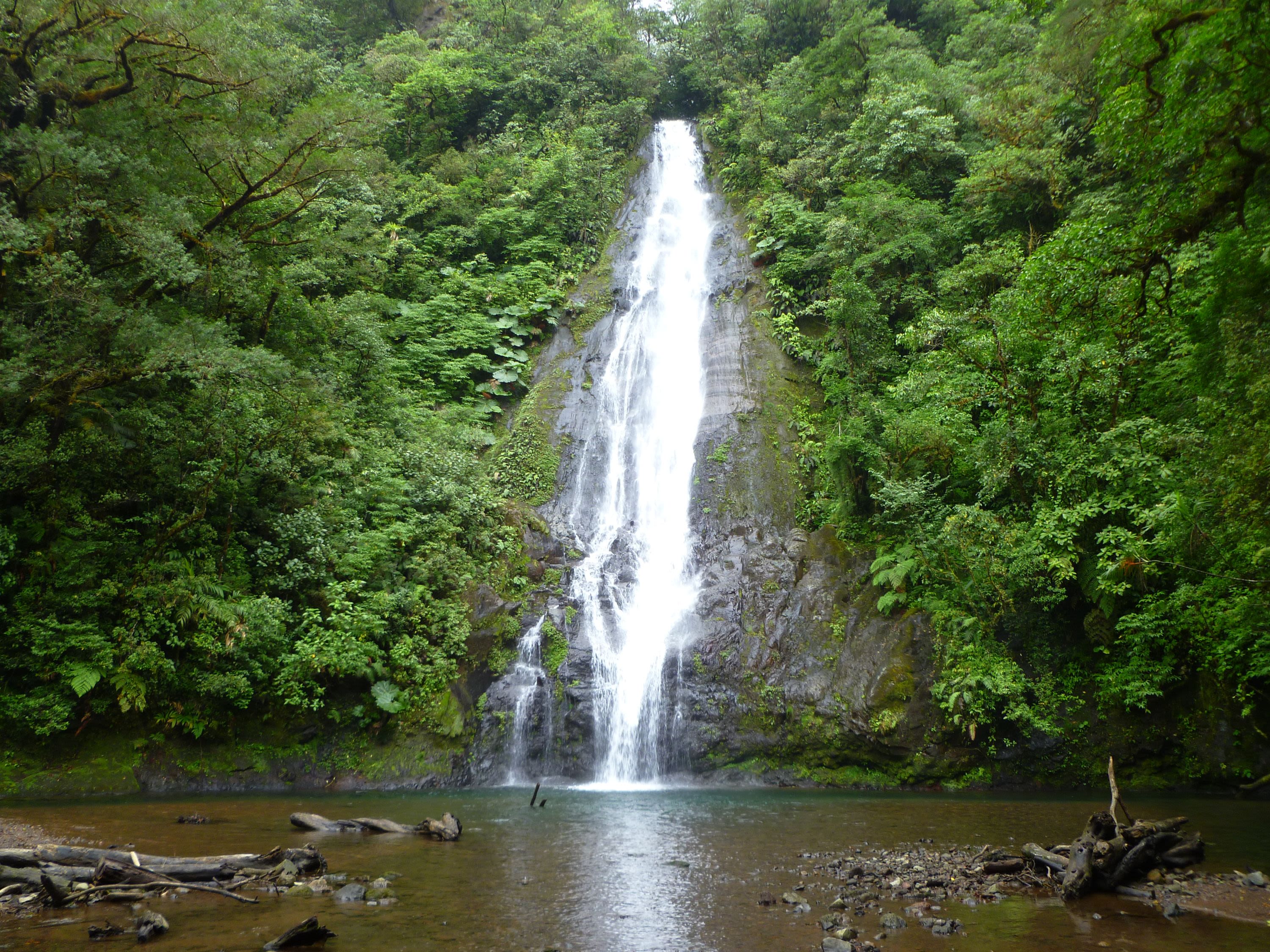 El Silencio Lodge/ Bajos del Toro
