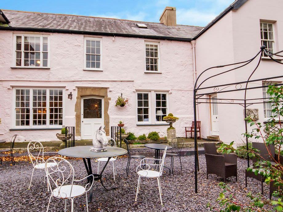 Plas Dinas Country House