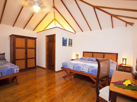 Las Rocas Resort & Dive Centre