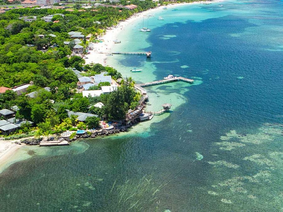 Las Rocas Resort & Dive Centre