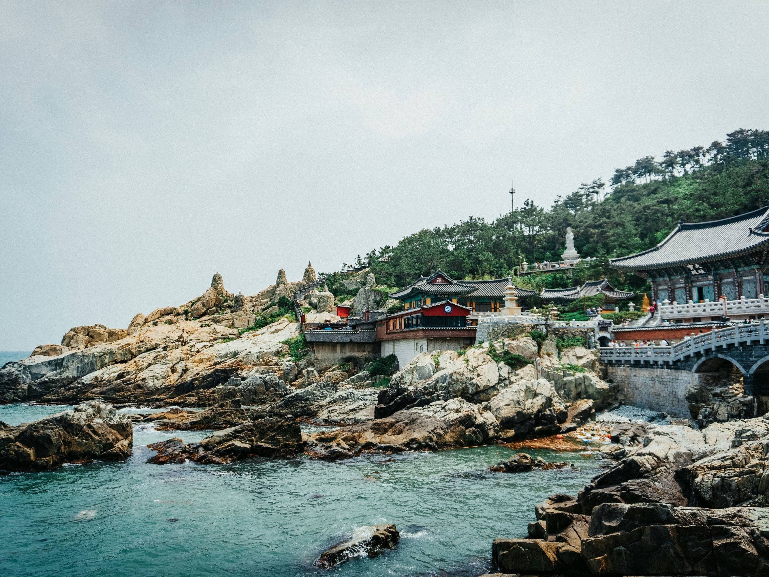 Full-Day Tour: Busan – Coastal Temples & Sunset Yacht