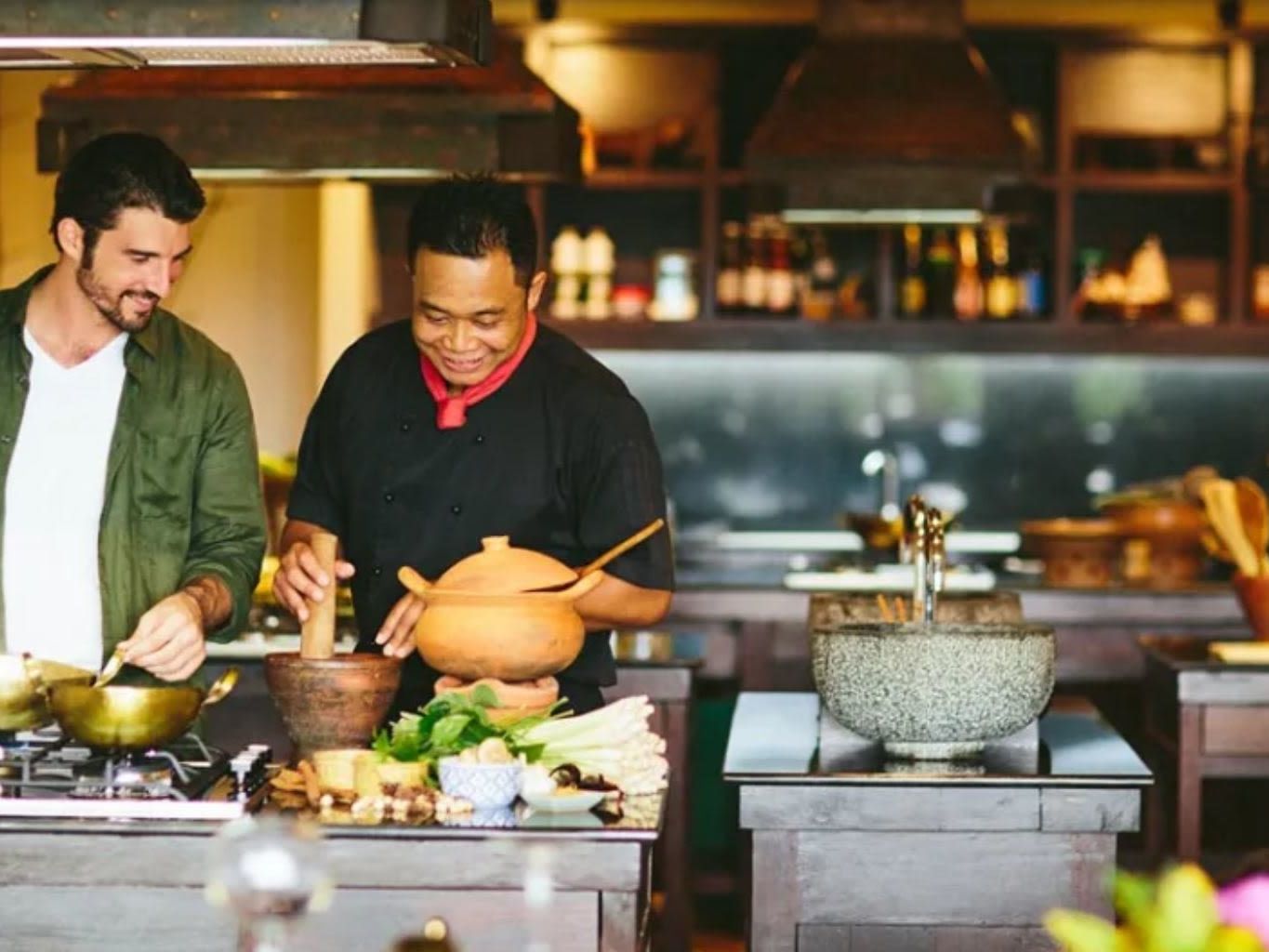 Morning - Walking with Giants, Evening - Spice Spoons Cooking Class