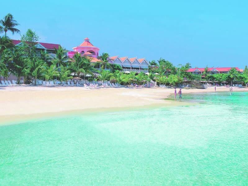 Morning at Leisure and Afternoon Paddle-Boarding. Evening Streetfood Tour