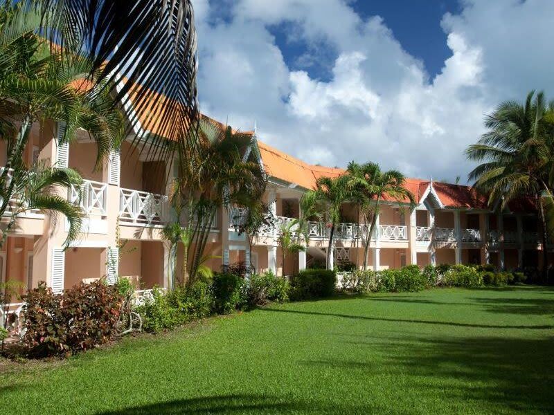 Coco Reef Resort & Spa