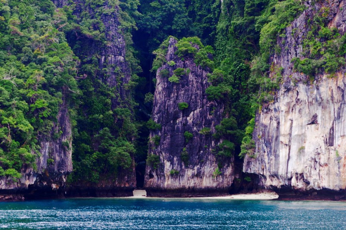 phi phi island secret beach