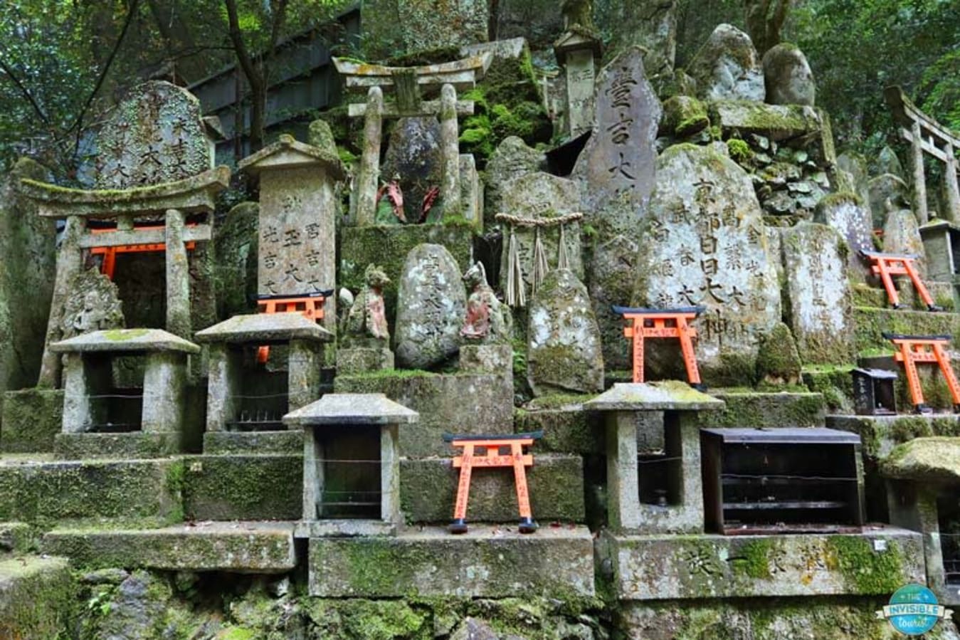 Fushimi Inari Taisha shrine with iconic red torii gates in Kyoto