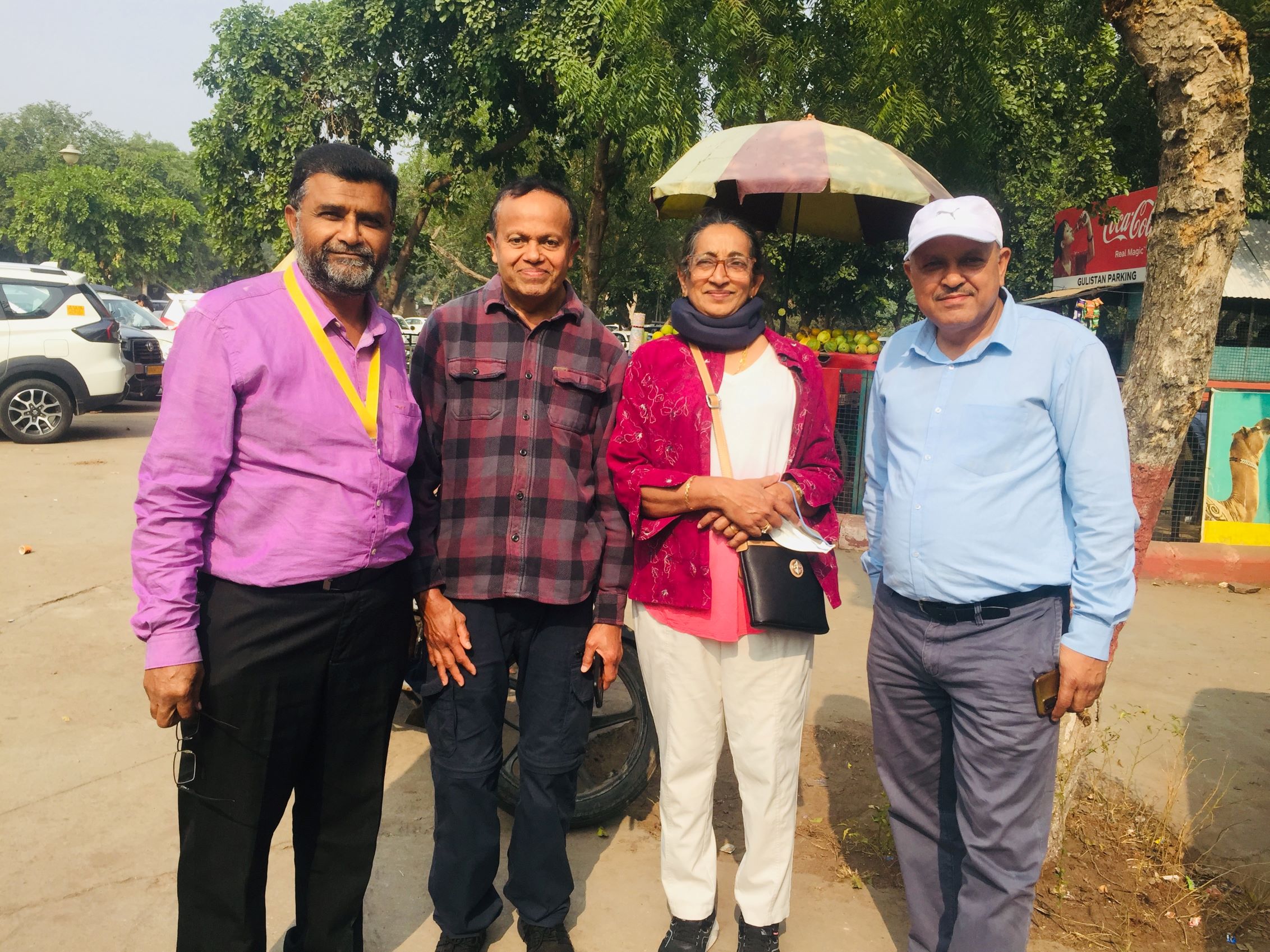 Besteverindiatour guests posing togather during there trip to Agra