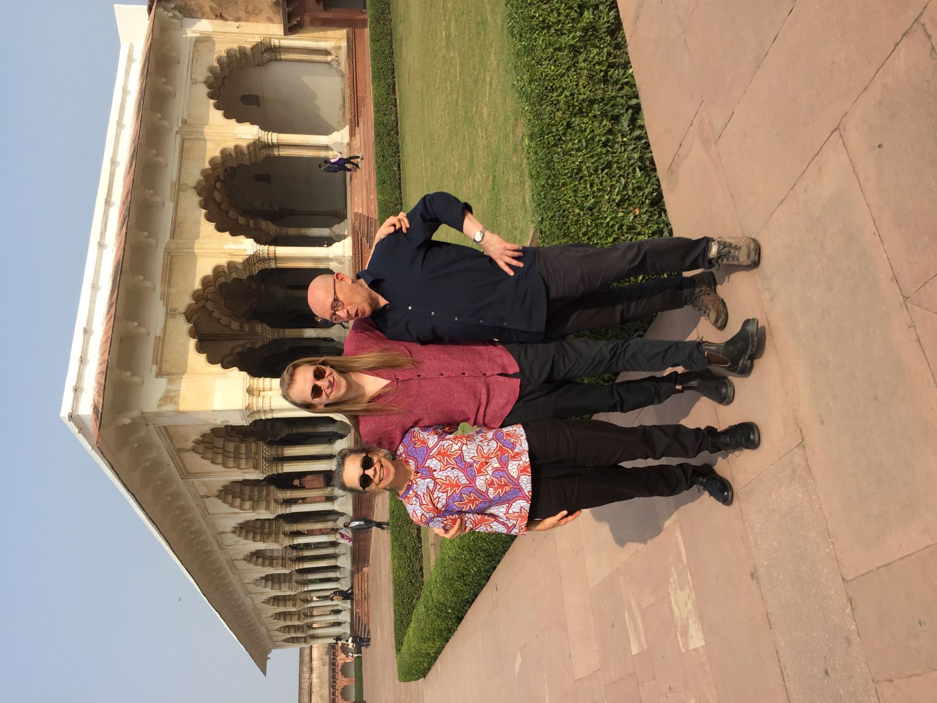 Besteverindiatour guests standing infront of Diwan-i-Aam