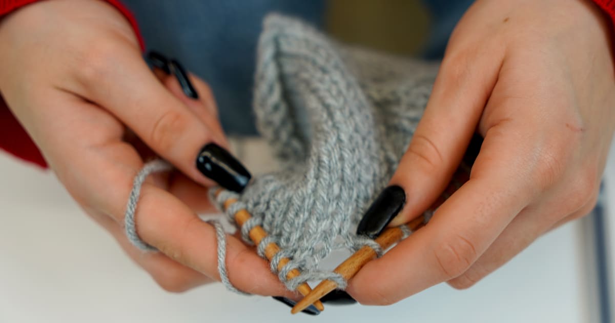 Learn to Knit a Pom Pom Hat Obby