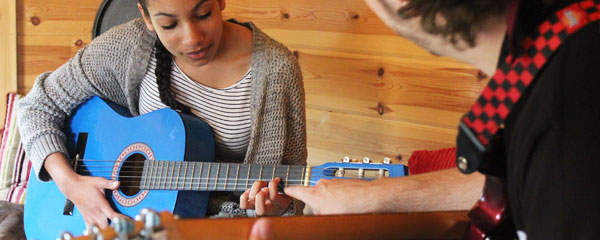 Beginners Guitar Lessons by Your Guitar Academy - music in London
