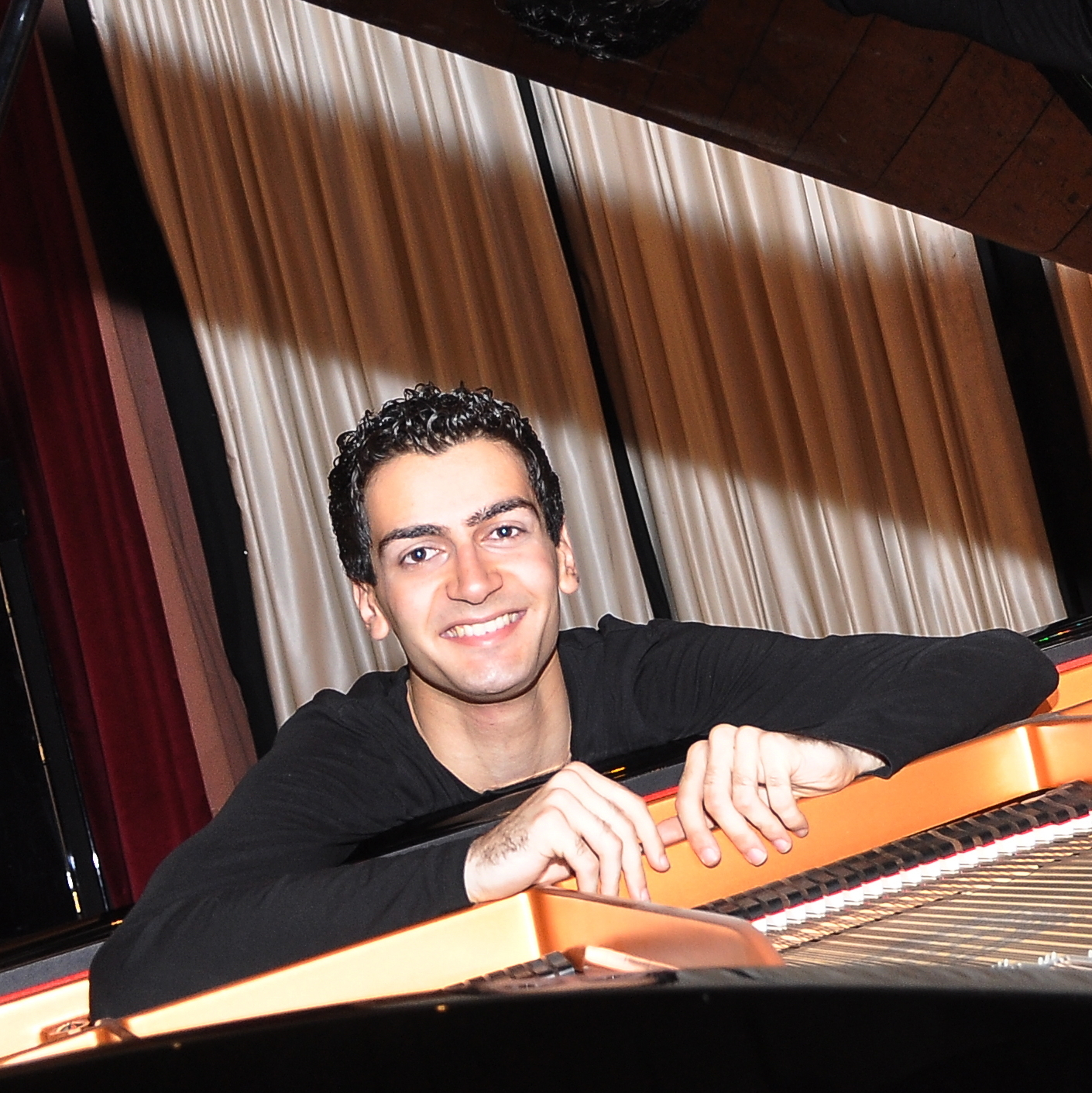 Beginners Piano Lessons with Riyad Nicolas by Riyad Nicolas - music in London