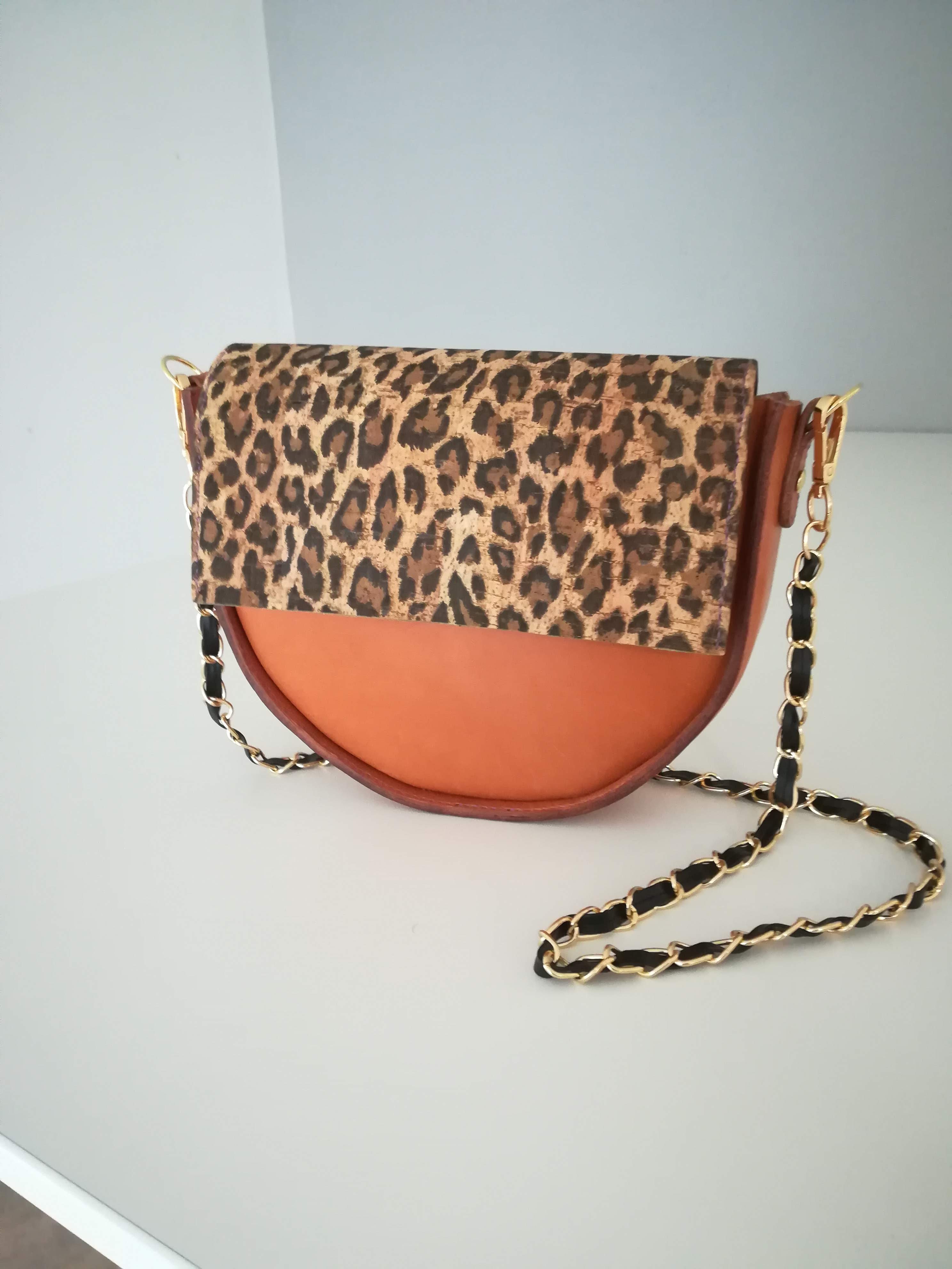 Evening Leather Accessory Class for Beginners by The Handbag Atelier - crafts in London
