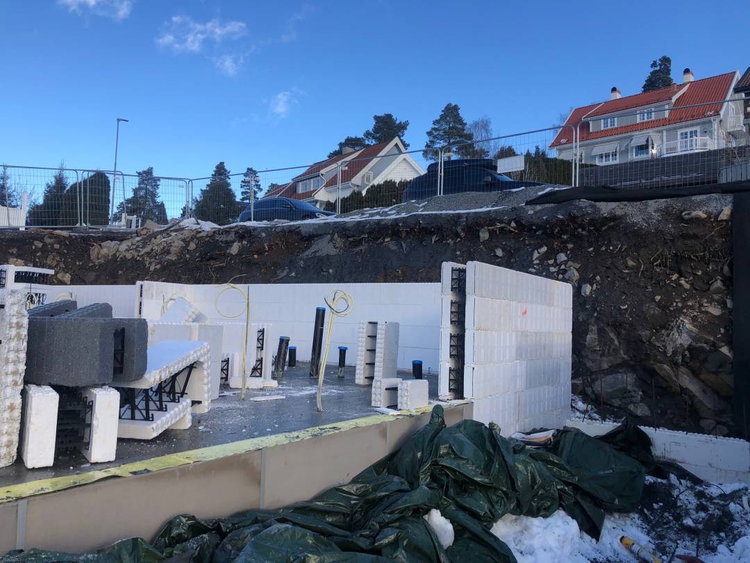 Foto av enebolig under bygging på Vestre Aker, Oslo