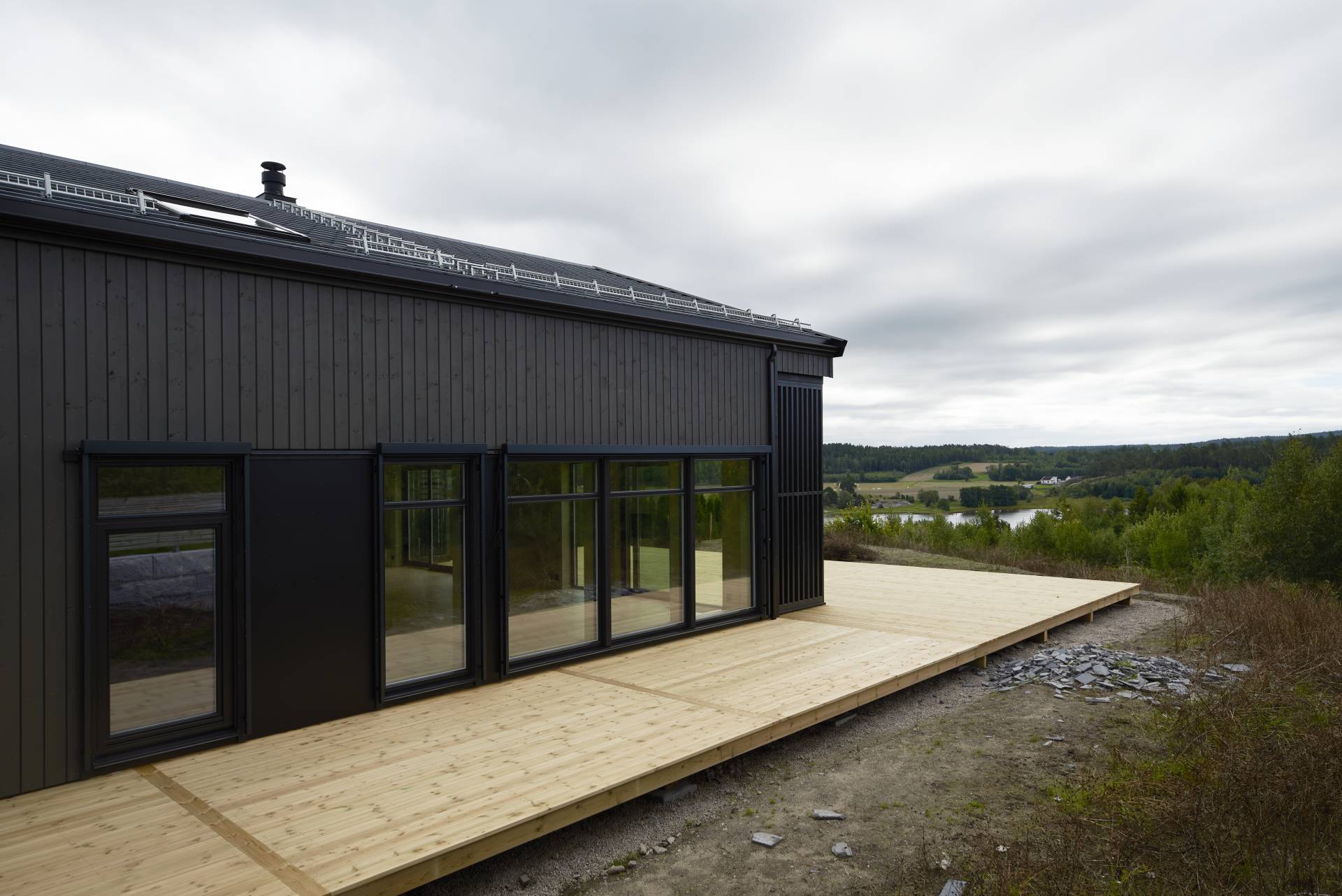 Foto av fasade med platting, i enebolig bygget av OBOS Block Watne Eneboliger, i Manstad, Fredrikstad