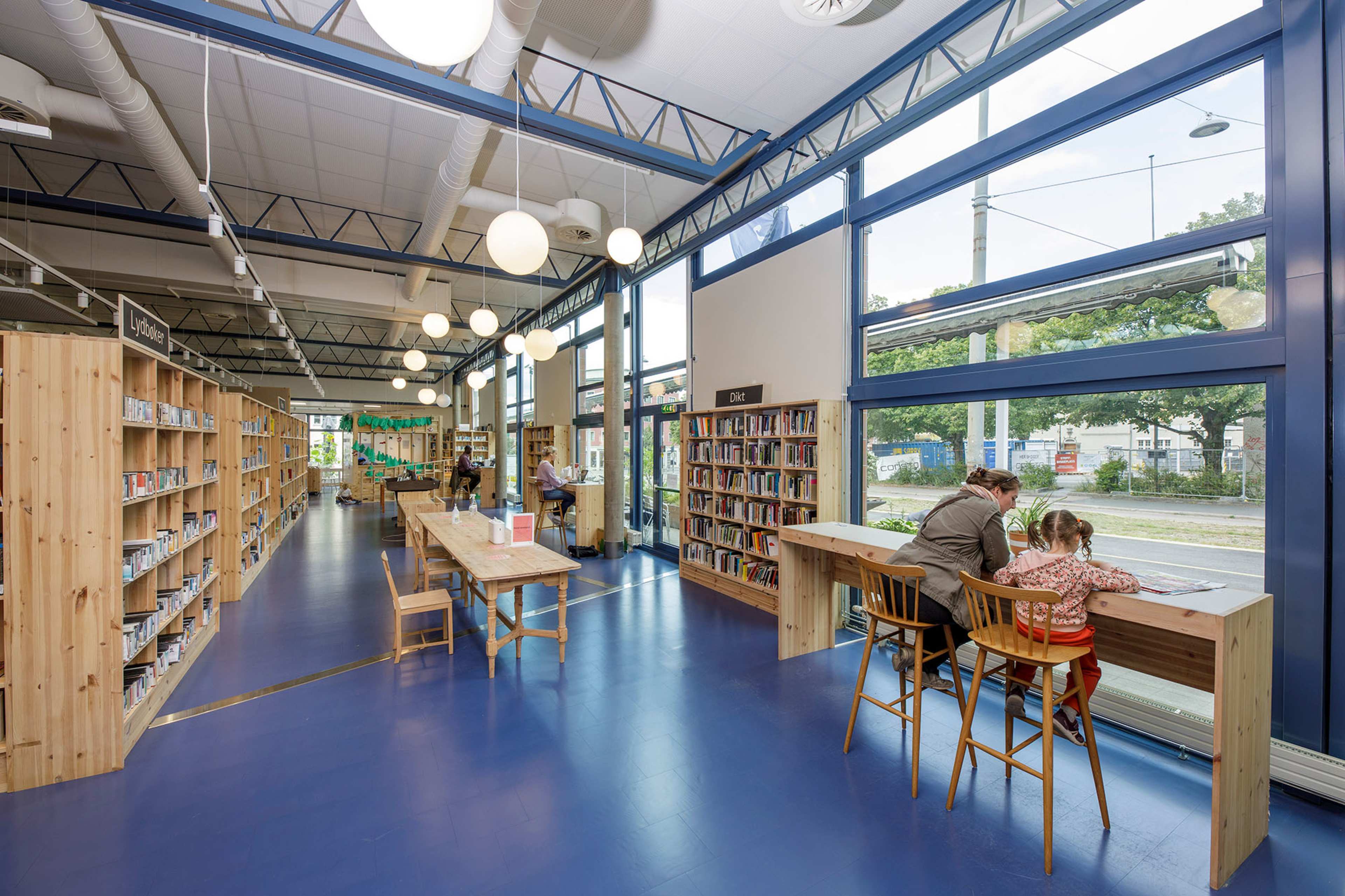 Lesesalen til Deichman biblioteket på Sandaker Senter.
