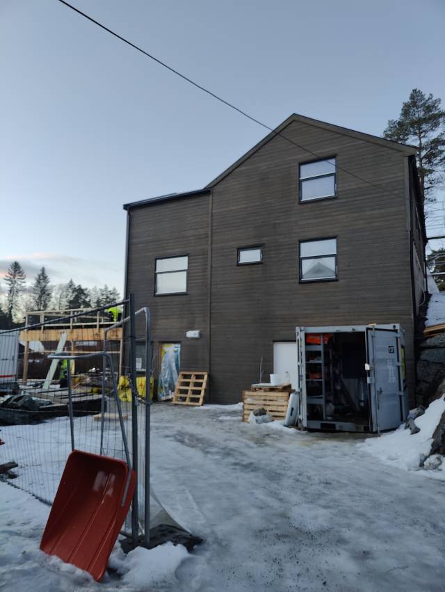 Foto av enebolig under bygging av OBOS Block Watne Eneboliger, i Høvik, Bærum