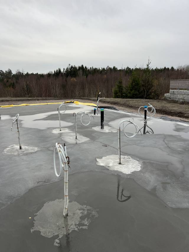 Foto av tomt med grunnmur, under arbeid med enebolig bygget av OBOS Block Watne Eneboliger, i Manstad, Fredrikstad