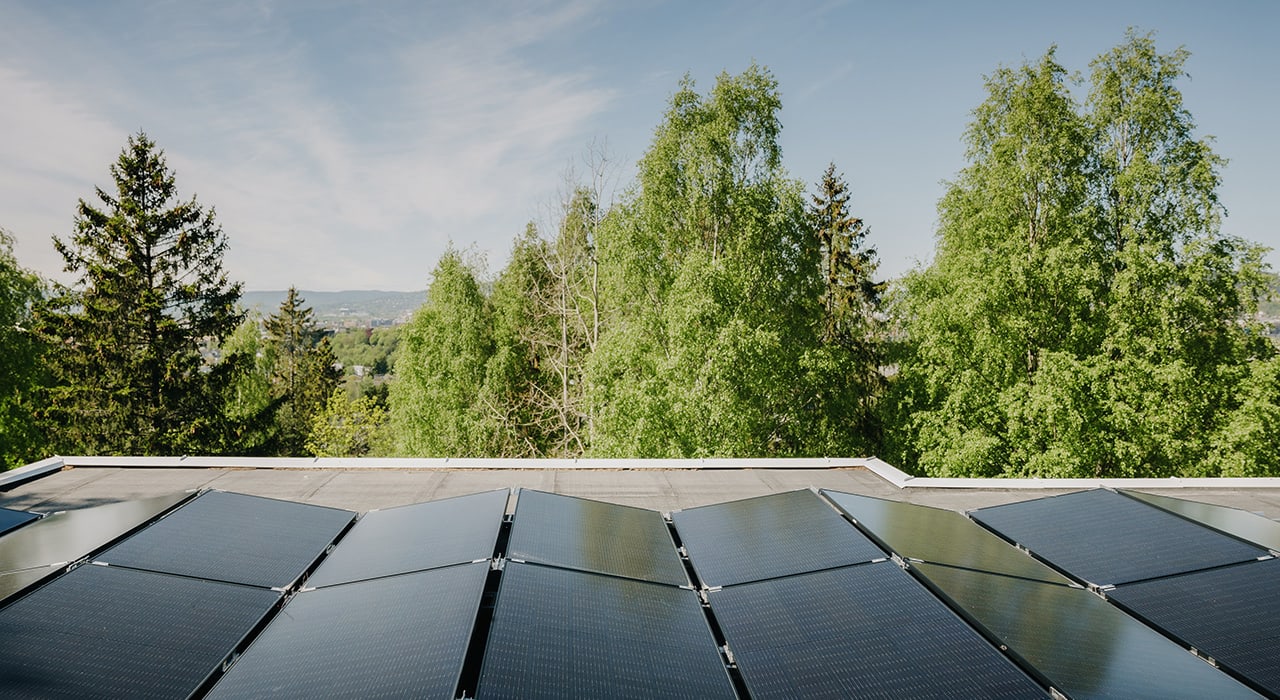 Solceller på taket til Lohøgda borettslag.