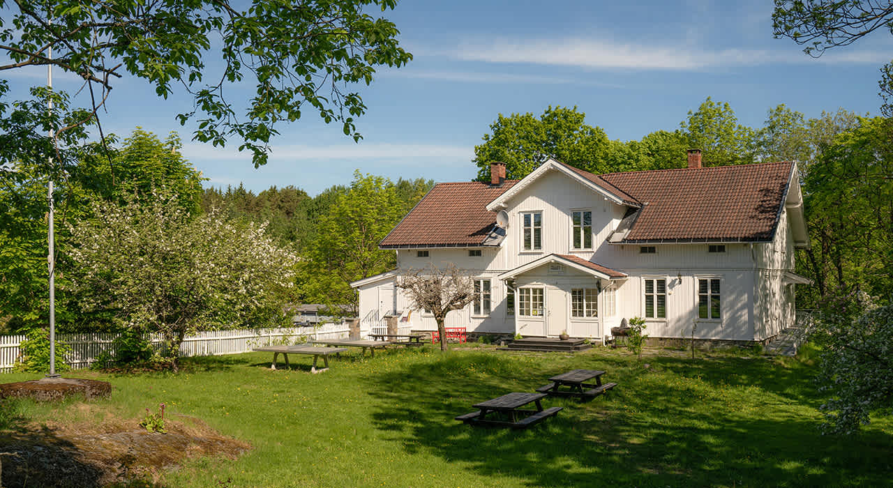 Foto av Mortensrud Gård.