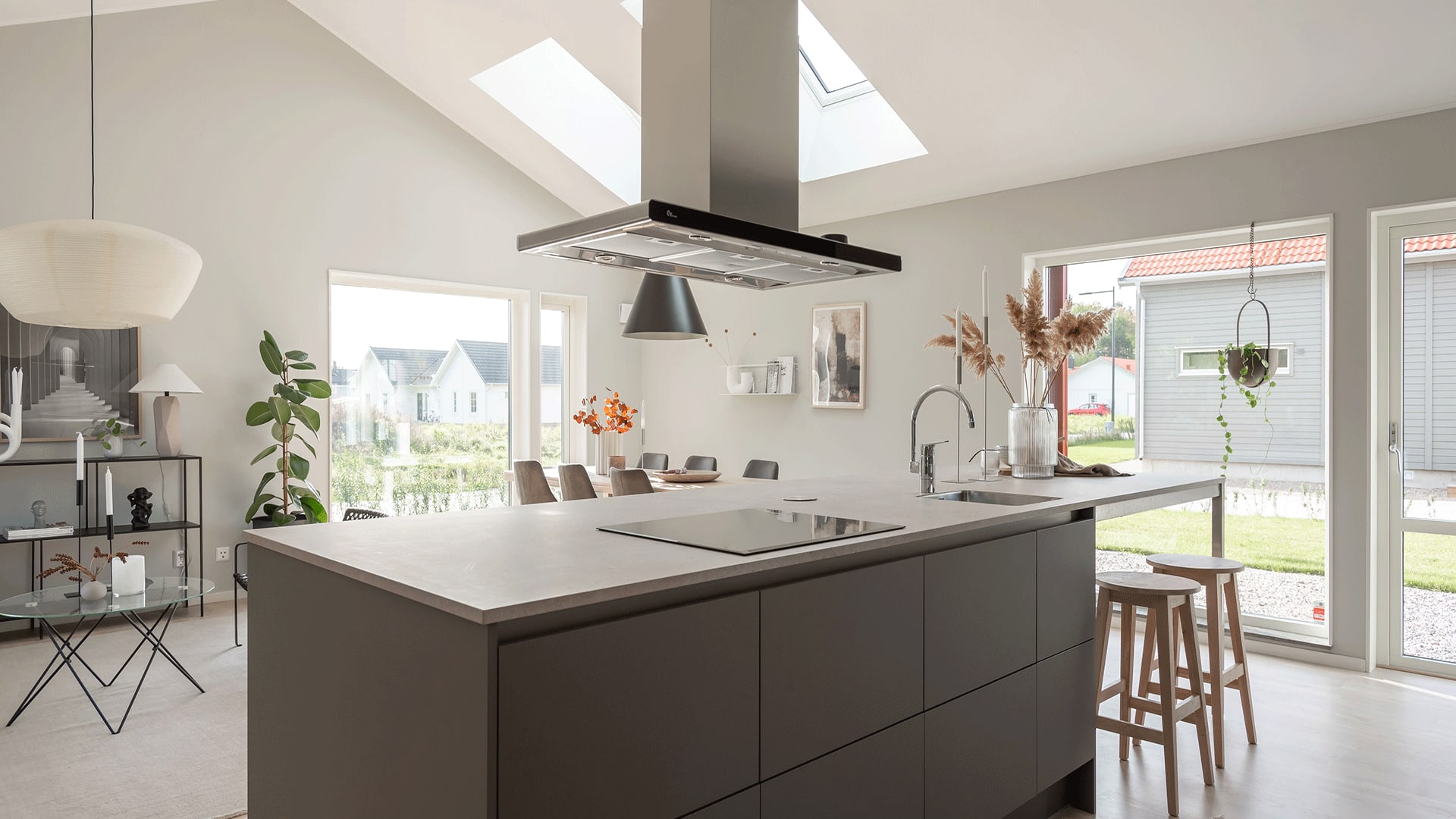 Välkomnande kök  i villa