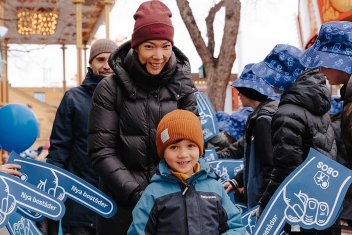 Barnfamilj på medlemsdag på Gröna Lund