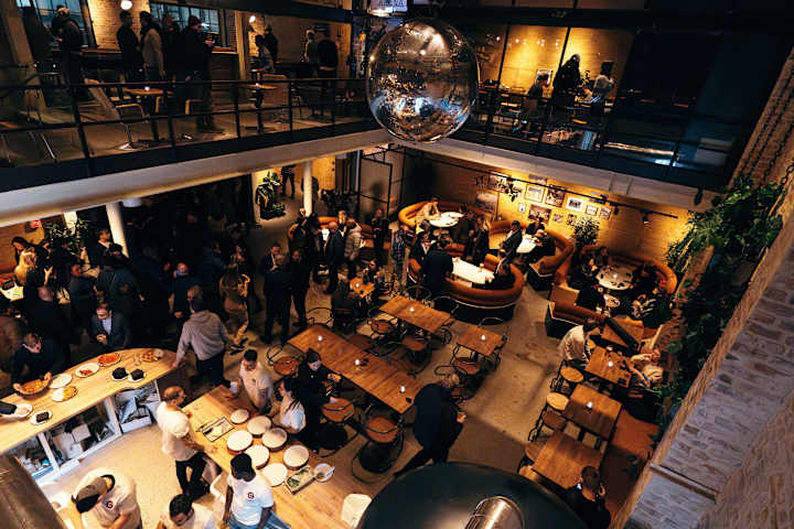 Foto av restaurant-området til Carls.